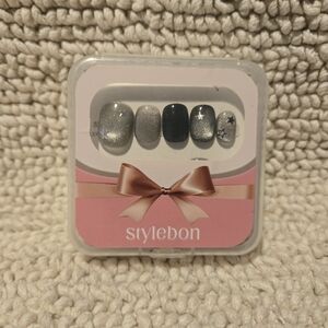 Stylebon Silver & Black Press-On Nail Set